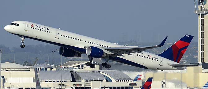 Delta Boeing 757-351 N592NW, Los Angeles international Airport, January 19, 2015